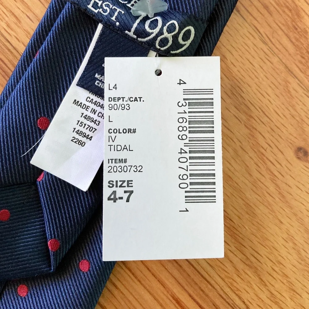 Boy’s size 4-7 NWT Children’s Place navy clip on tie with red polka dots